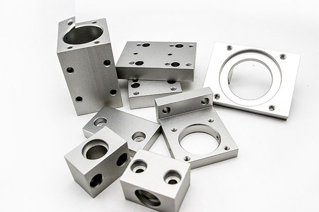 臥式cnc加工中心有什么優(yōu)點(diǎn)？怎么安裝臥式cnc加工中心？