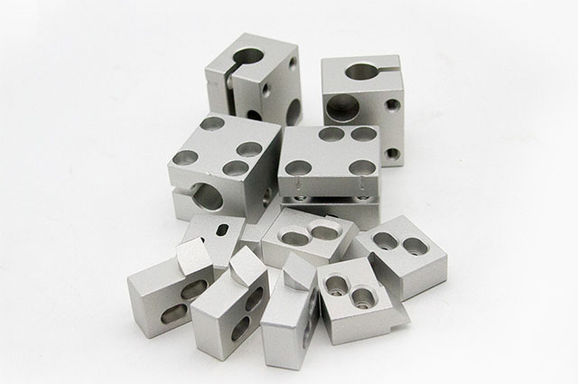 臥式CNC加工結(jié)構(gòu)什么？企業(yè)使用臥式CNC加工要注意什么